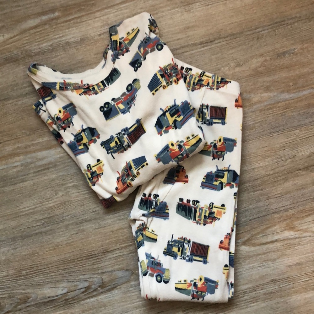 Gap Kids Semi Truck Pajamas Size 5T.